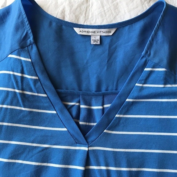 Adrienne Vittadini Blouse SzL Blue Stripe Contrast Yoke Cap Sleeves Pleat Back - Picture 8 of 8